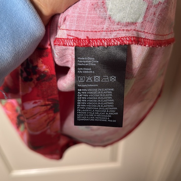 NWOT H&M Large Red Floral Long Sleeve Dress Deep V-neck MIDI - Picture 7 of 8